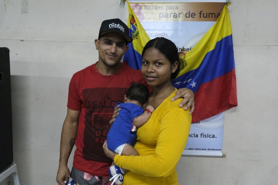 Os venezuelanos Ricardo e Maria e seu filho de um mês moram em um abrigo em Manaus (AM). Foto: ACNUR/Santiago Escobar-Jaramillo