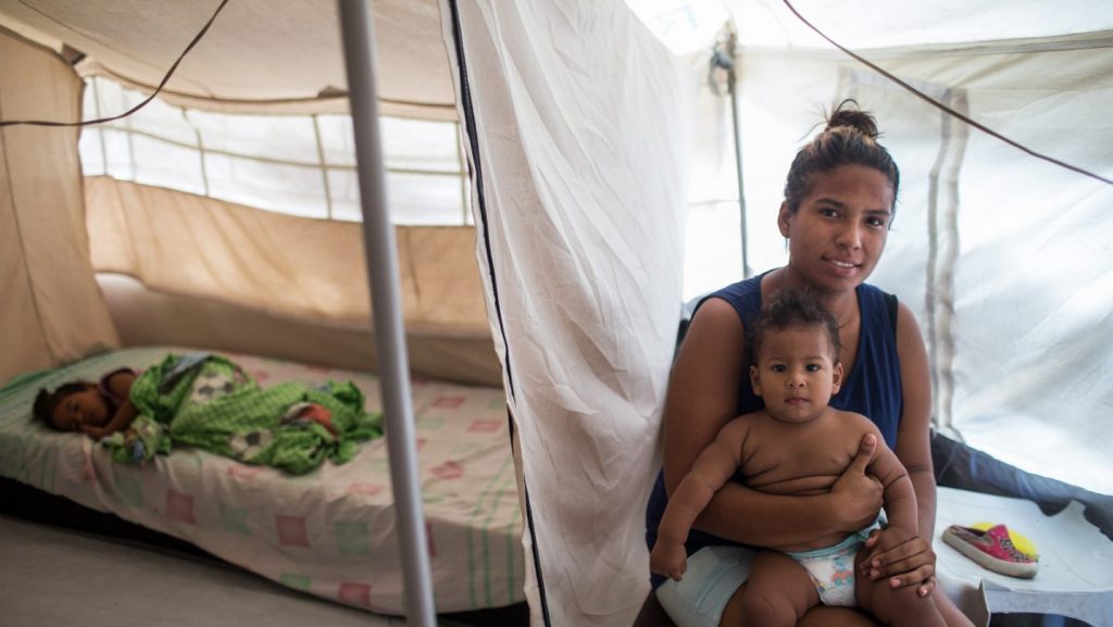 Maria e seu bebê no abrigo em Boa Vista, Roraima. Foto: ACNUR/ Victor Moriyama