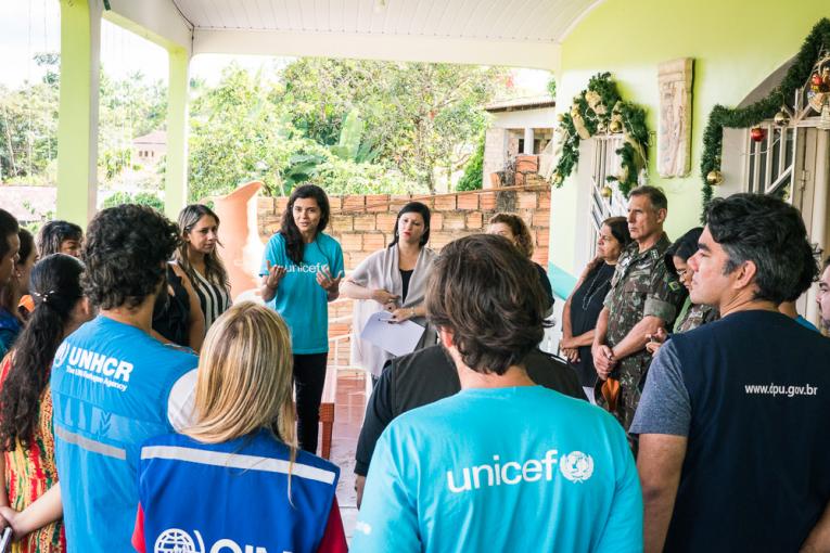 Marcela Bonvicini, oficial Proteção à Infância em Emergências, discursa durante a inauguração da Casa de Passagem, em Pacaraima, Roraima. Foto: UNICEF