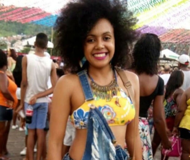 Elitânia de Souza da Hora, 25 anos, era ativista dos direitos humanos e uma promissora liderança jovem da Comunidade Quilombola do Tabuleiro da Vitória, no município de Cachoeira, na Bahia. Foto: Reprodução internet.