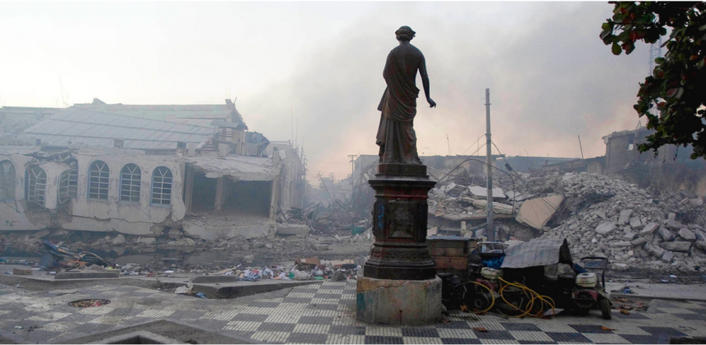 A capital haitiana, Porto Príncipe, foi amplamente danificada pelo terremoto de janeiro de 2010. Foto: ONU