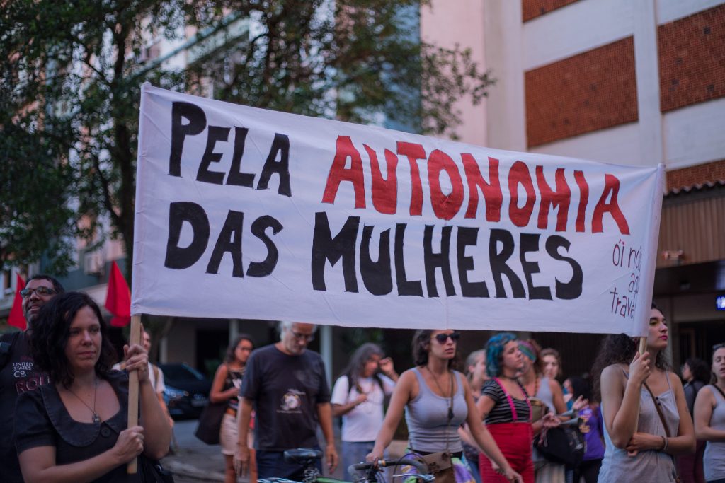 Manifestação pelos direitos das mulheres em Porto Alegre, em novembro de 2017. Foto: Fora do Eixo (CC)