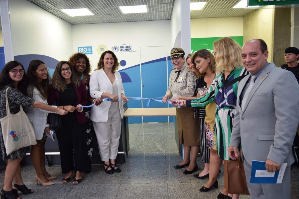 Profissionais de diferentes órgãos inauguram instalações do Posto Avançado de Atendimento Humanizado ao Migrante, no Rio de Janeiro (RJ). Foto: Robert Gomes