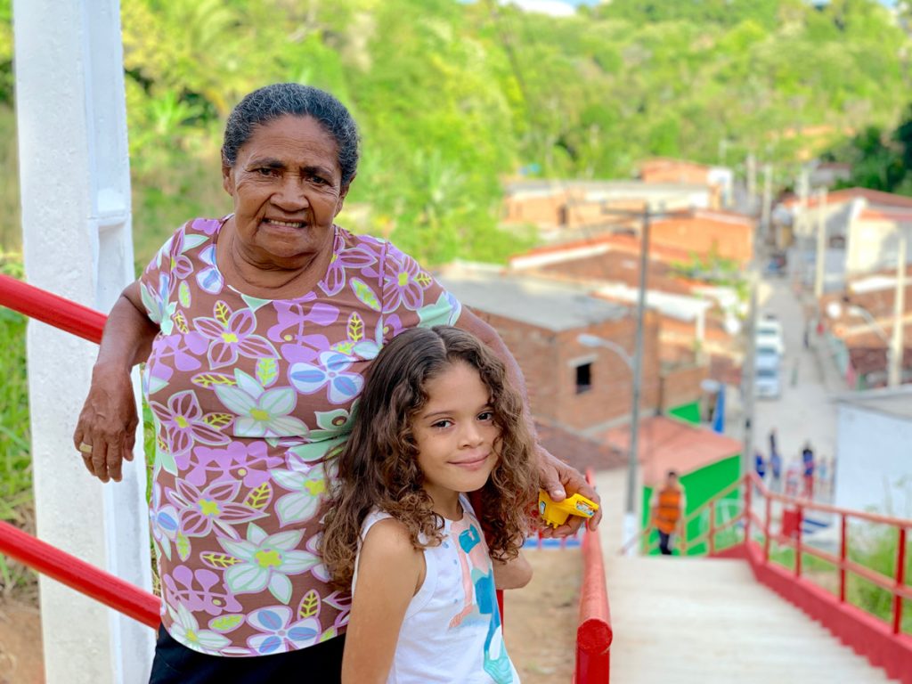 Moradoras da Grota Poço Azul, no bairro do Jardim Petrópolis, em Maceió (AL). Foto: Governo do Estado de Alagoas