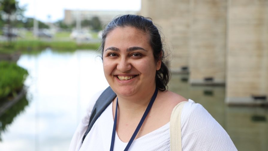 A empreendedora e refugiada síria Joanna Ibrahim, de 32 anos, falou sobre sua possibilidade de triunfar profissionalmente a partir de oportunidades de estudo. Foto: ACNUR/Victoria Hugueney