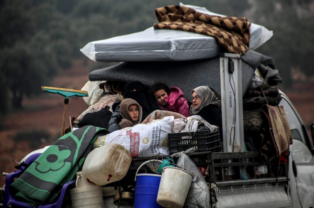 Famílias sírias fogem de ataques em de Idlib. Foto: Ritzau Scanpix