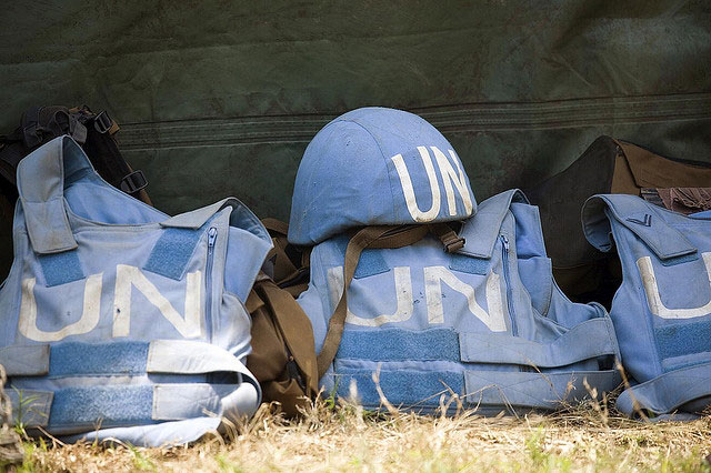 Soldados que integram as forças de paz da ONU são conhecidos por capacetes azul. Foto: ONU/Marie