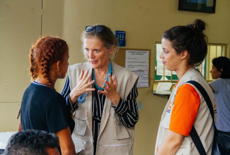 Representante do UNFPA no Brasil, Astrid Bant, em recente visita a Manaus para conhecer trabalho de assistência humanitária a pessoas refugiadas e migrantes. Foto: UNFPA