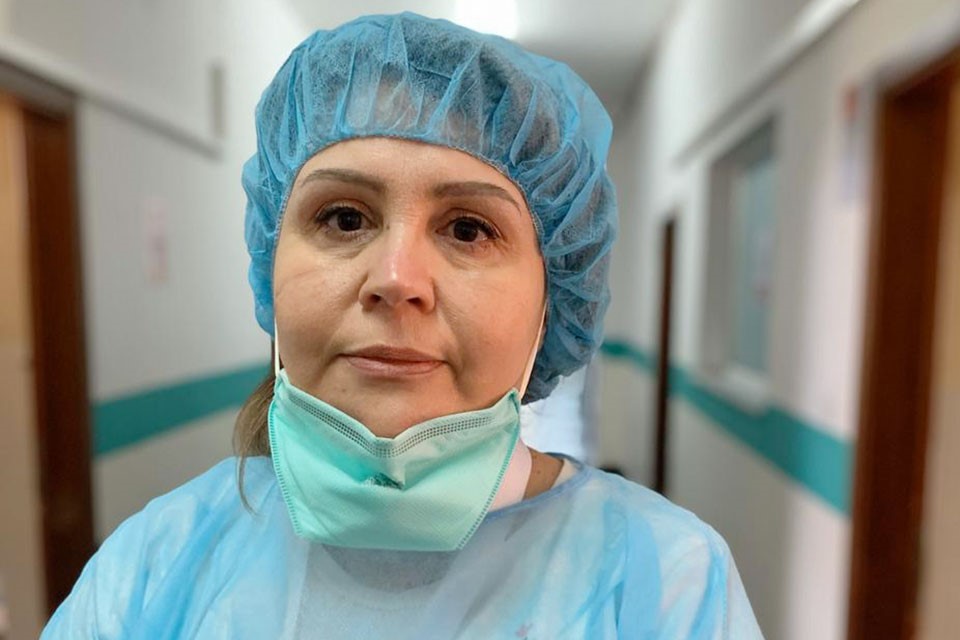 Entela Kolovani é médica em Tirana, Albânia, e atualmente trabalha com pacientes diagnosticados com COVID-19. Foto: cedida por Entela Kolovani