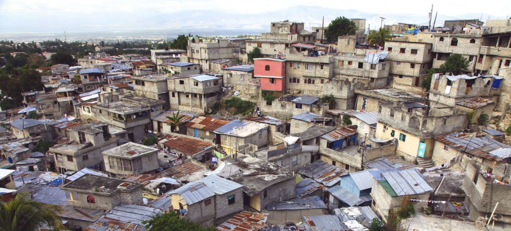 Favelas em Porto Príncipe, Haiti. Foto: ONU-Habitat/Julius Mwelu