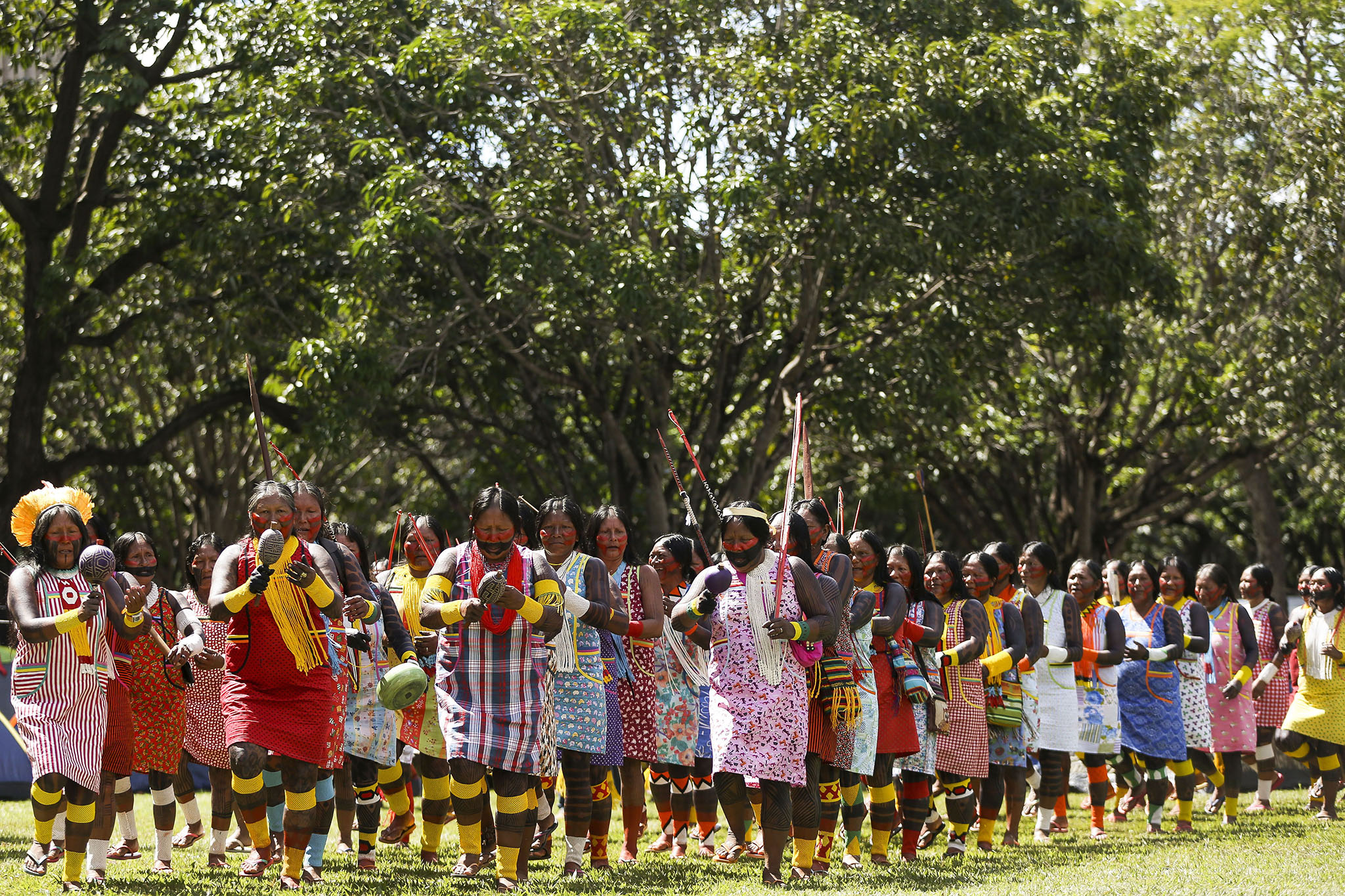 Indigenous people from all over Brazil go to Brasília to participate in the Acampamento Terra Livre (Camp Free Land). (2018) - Photo: Marcelo Camargo/ Agência Brasil.