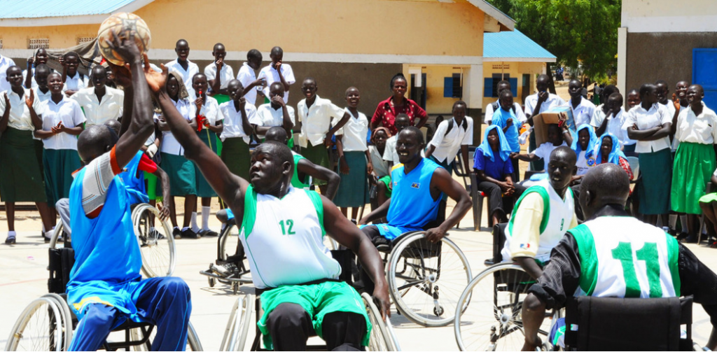 Atletas com deficiências jogam basquete no Sudão do Sul em 2012. Foto: UNMISS/Isaac Billy