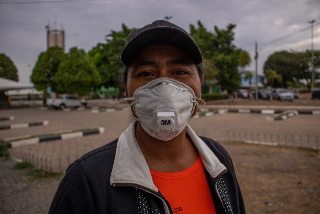 Desde o surgimento da COVID-19, refugiados e migrantes da Venezuela agora enfrentam uma miríade de desafios, incluindo a perda de meios de subsistência, despejos e o aumento da estigmatização. Foto: OIM Brasil/Bruno Mancinelle