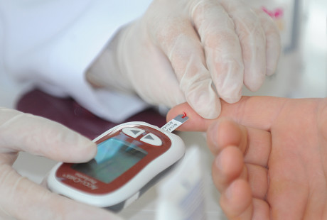 Pessoas com diabetes têm duas vezes mais chances de ter doença grave ou de morrer devido à COVID-19. Foto: EBC