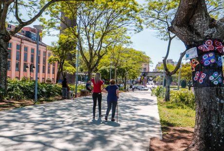 Parque da Orla do Guaíba, em Porto Alegre (RS), é um dos casos mencionados na publicação. Foto: PMPA/Luciano Lanes