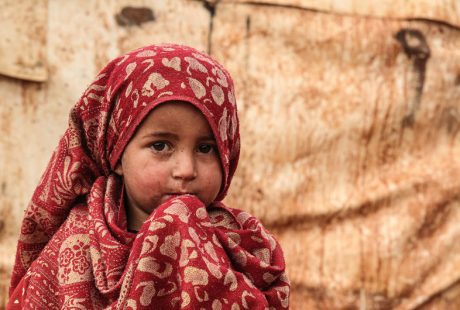 Menina no campo de deslocados internos Khair Al-Sham, na Síria. Foto: OCHA