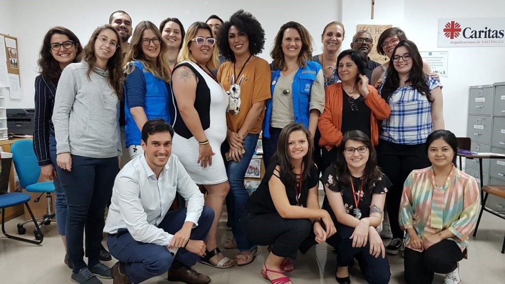 Valéria Rodrigues, presidenta do Instituto Nice, e Abigaill Santos, coordenadora do Programa Transcidadania, ao centro da foto, apoiam em 2019 a primeira capacitação do ACNUR sobre o atendimento à população refugiada e migrante trans e travesti. Foto: ACNUR