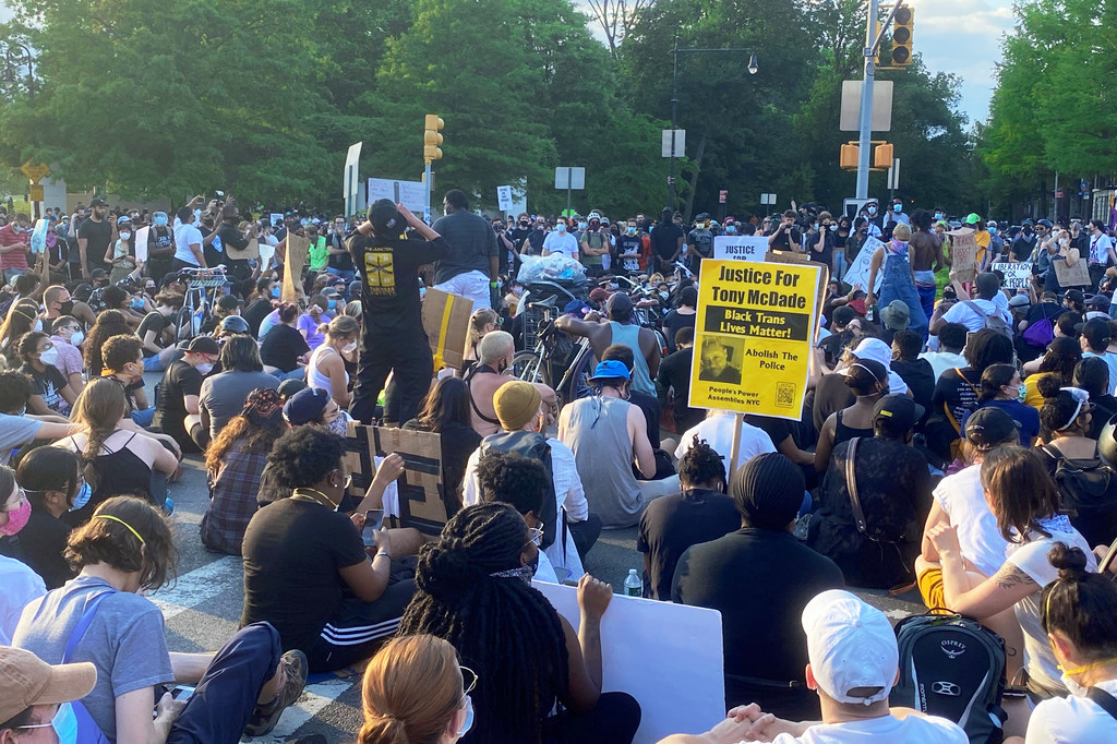 Protestos contra a brutalidade policial vêm ocorrendo em diversas cidades dos Estados Unidos, inclusive Nova Iorque. Foto: ONU/Shirin Yaseen