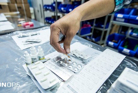 Ferramenta permite aos governos e à sociedade comparar preços de medicamentos recomendados pela OMS para tratar efeitos da COVID-19. Foto: UNOPS