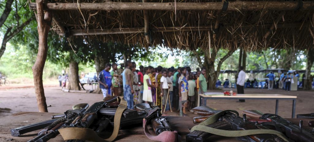 Armas de fogo entregues por crianças-soldados associadas a grupos armados no Sudão do Sul (arquivo). Foto: UNICEF/Rich