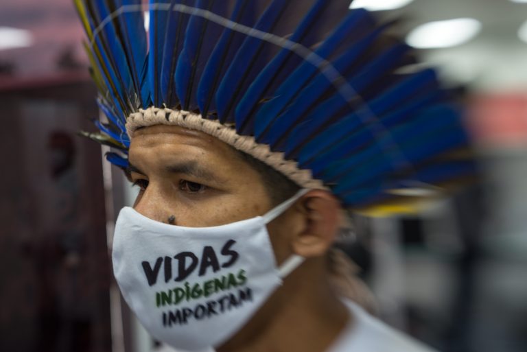 Saúde - doenças - coronavírus pandemia índios testagem (vacinação de indígenas contra influenza e testes de Covid-19 no Parque das Tribos, Manaus-AM) 