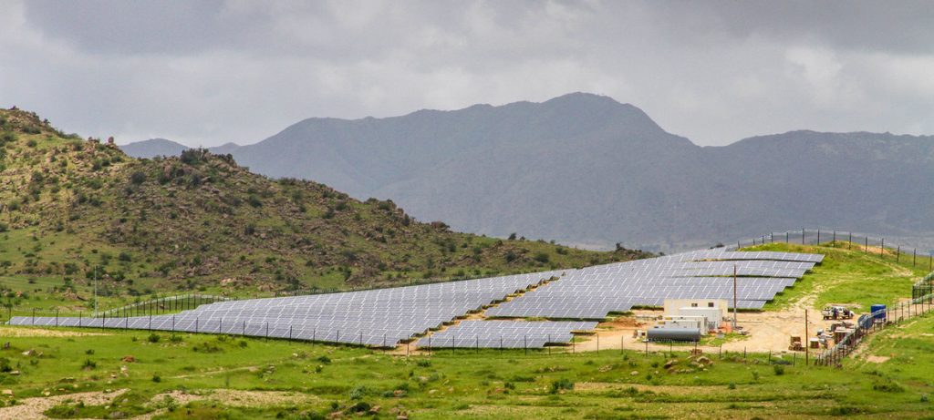 Sistema de energia solar na Eritreia alimenta duas cidades rurais e aldeias vizinhas. Foto: PNUD Eritrea/Elizabeth Mwaniki