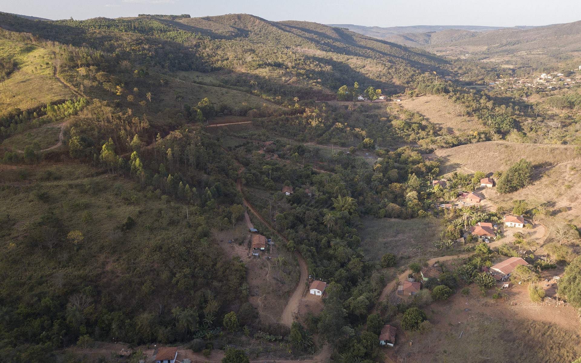 Aterro de agrotóxico proibido contaminou solo e água por quatro décadas em Minas Gerais, diz MP_destaque