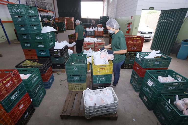 Economia - consumidor - compras online delivery supermercados frutas verduras alimentos alimentação quarentena isolamento abastecimento prevenção contágio contaminação