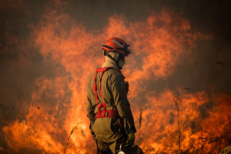 Meio Ambiente - queimada e desmatamento - incêndio - combate a incêndio - Corpo de Bombeiro realiza capacitação de pilotos agrícolas para o combate aos incêncios florestais em Santo Antônio de Leveger