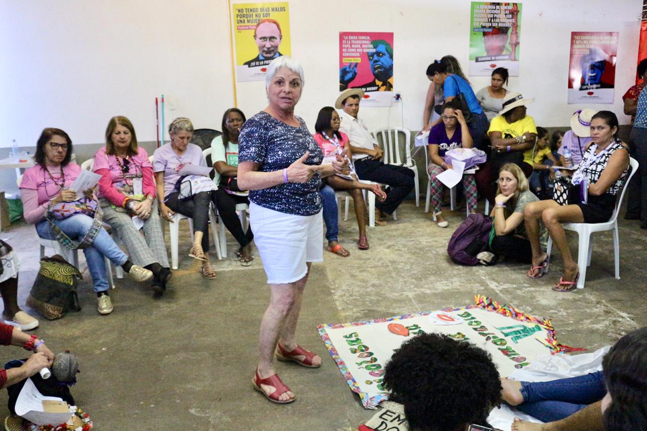 Rosângela Talib durante roda de conversa da ONG Católicas pelo Direito de Decidir