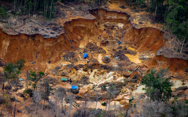 Sobrevoo regista áreas de garimpos ilegais dentro da Terra Indígena Yanomami, em Roraima, em abril de 2021