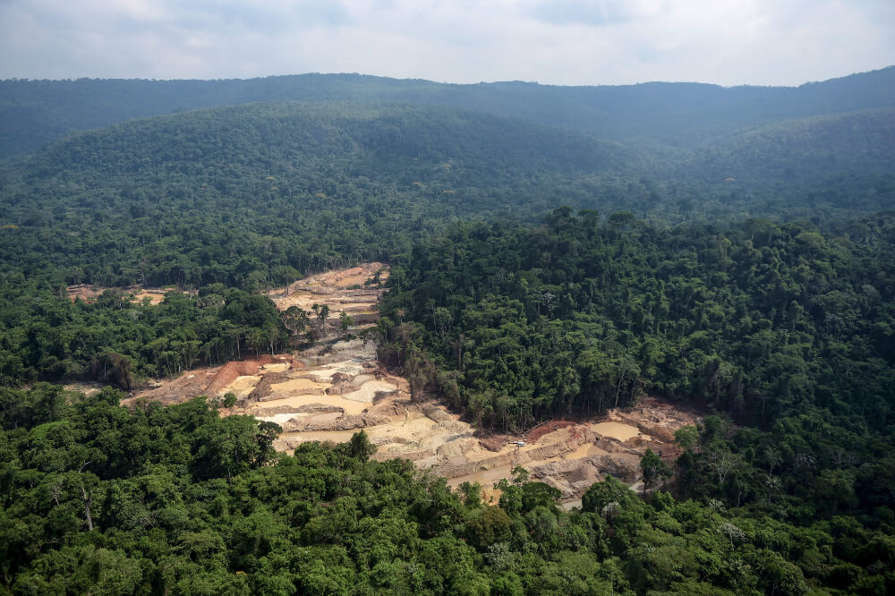 Foto aérea mostra região de exploração ilegal de garimpo na Terra Indígena Kayapó, no Pará. PL 191 vai piorar situação