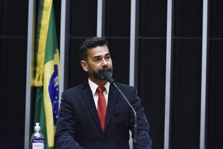 Deputado Padre João discursa no Plenário da Câmara