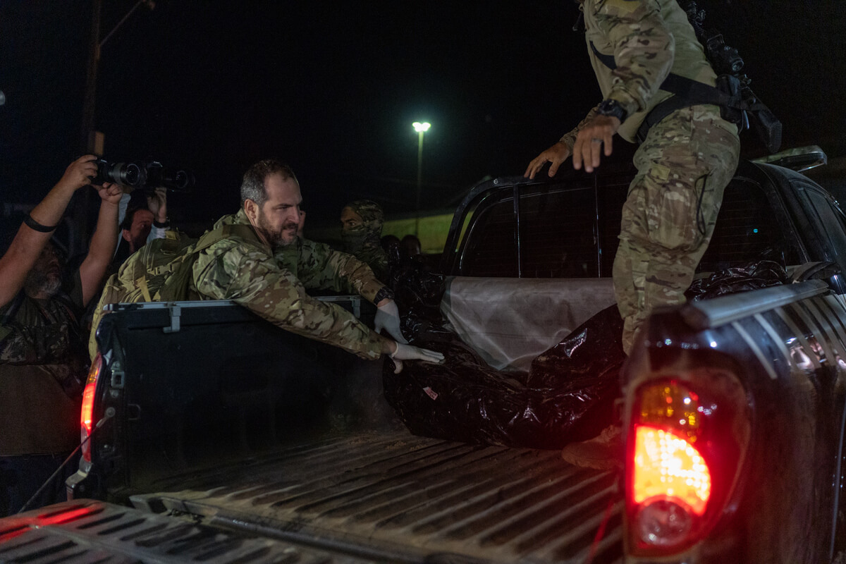 15 de junho - Equipe de busca encontrou remanescentes humanos em local indicado por Pelado. Restos mortais chegaram em Atalaia do Norte e foram direcionados à Brasília, onde ocorreu perícia a fim de confirmar que os corpos eram de Bruno e Dom