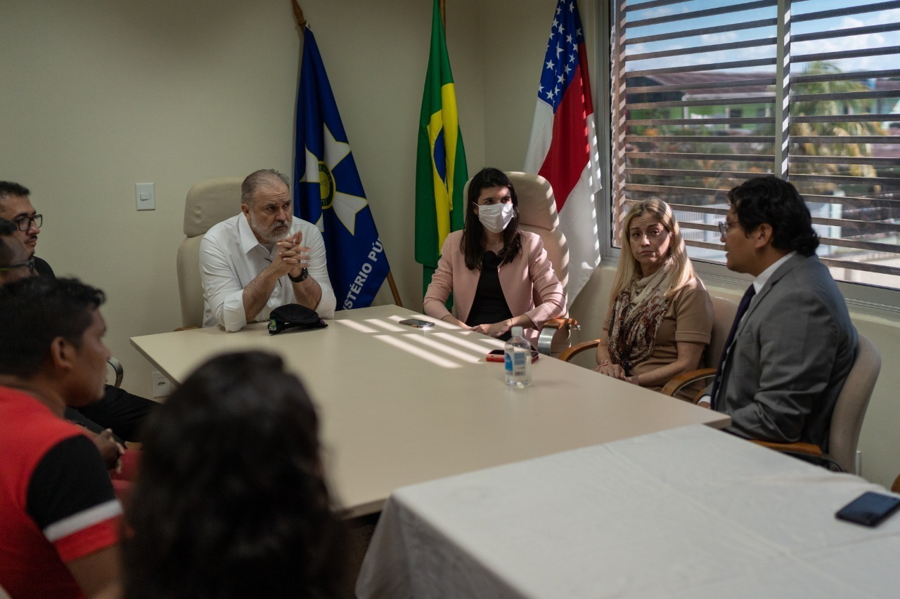 19 de junho - O Procurador-Geral da República, Augusto Aras, visitou Tabatinga. Lá, fez uma série de reuniões com membros da Polícia Federal, do Ministério Público Estadual, da Secretaria de Segurança Pública e da Procuradoria Geral da Justiça do Amazonas e de uma comissão de lideranças indígenas da Univaja