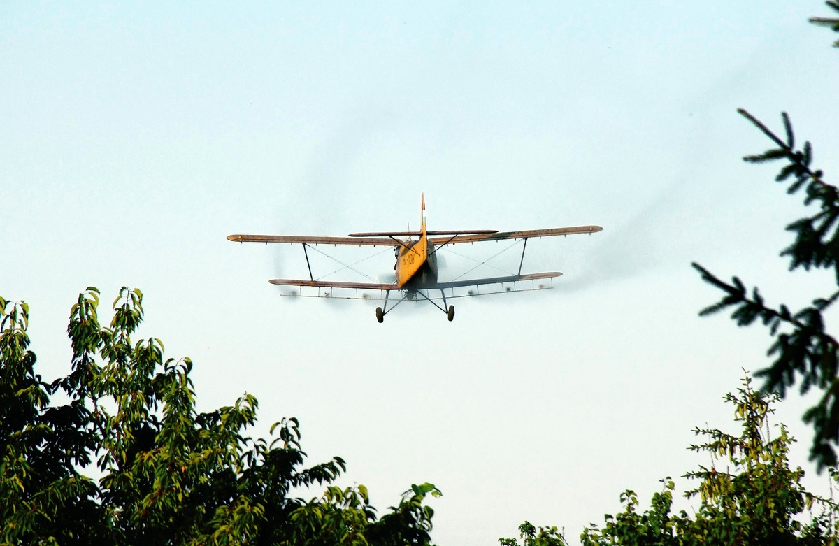 Capa__Agrotóxicos cancerígenos são lançados de avião sobre regiões ricas de São Paulo (1)