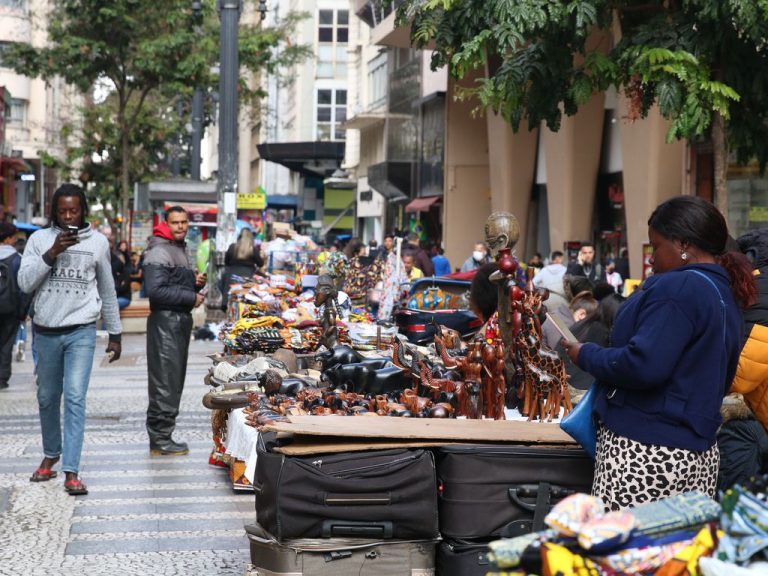 Cidades - Geral - Imigrantes africanos no centro da capital paulista