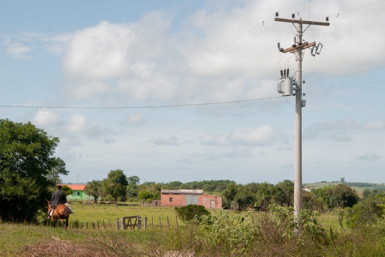 Energia - elétrica - fazendas eletrificação rural (Canguçu-RS)