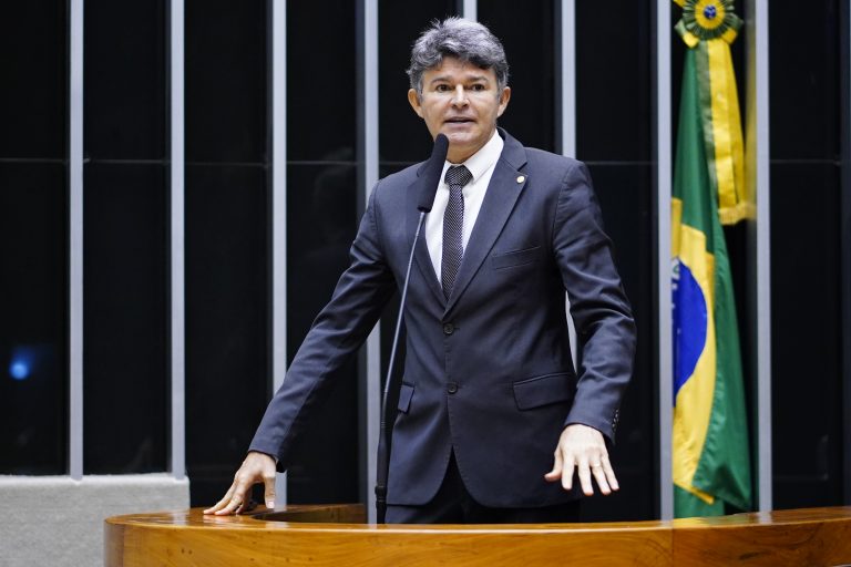 Deputado José Medeiros discursa no Plenário da Câmara