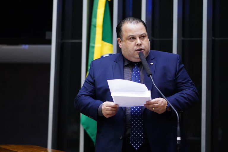 Deputado Julio Cesar Ribeiro discursa no Plenário da Câmara