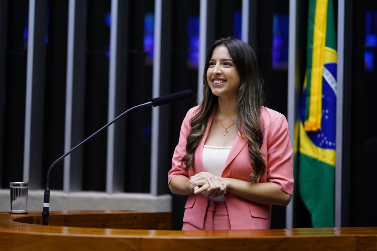 Sessão para a votação de propostas legislativas. Dep. Amanda Gentil(PP - MA)