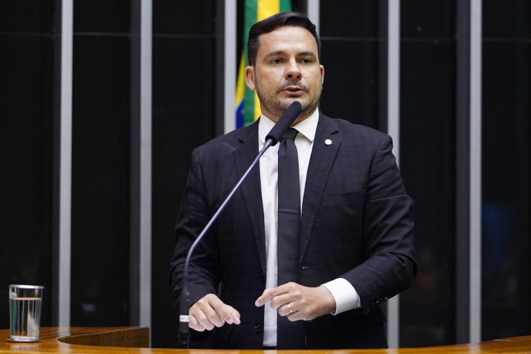 Deputado Capitão Alberto Neto discursa no Plenário da Câmara