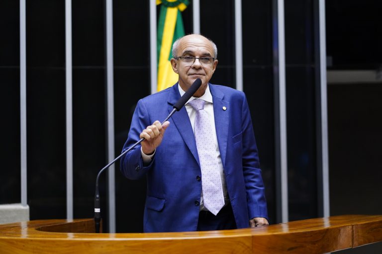 Sessão para a votação de propostas legislativas. Dep. Bandeira de Mello(PSB - RJ)