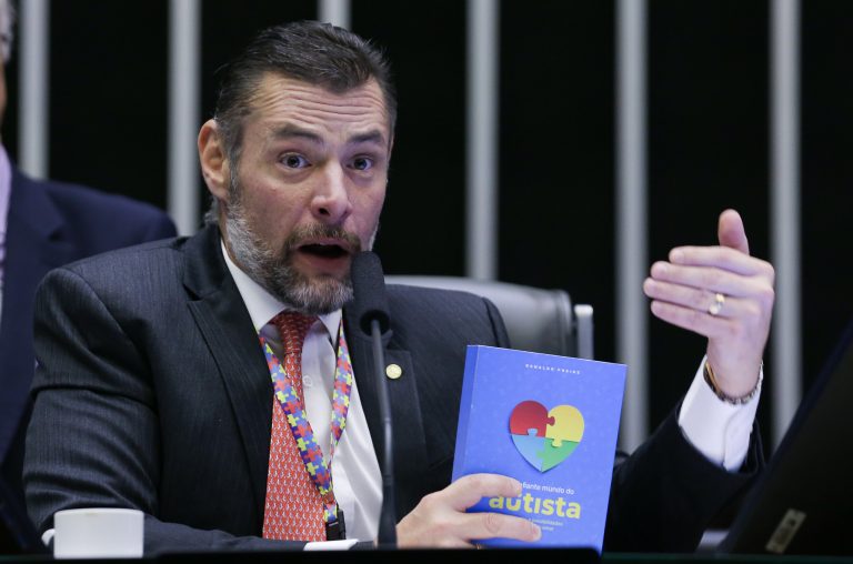 Deputado Marangoni preside sessão solene sobre autismo