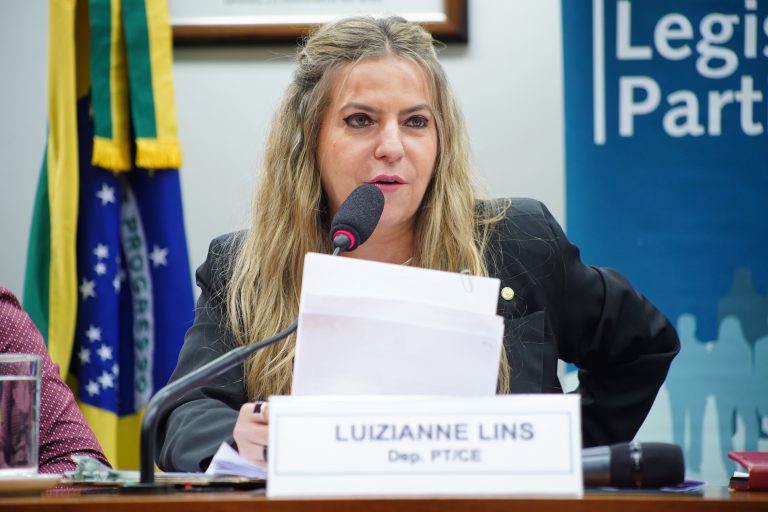 Reunião Ordinária e Audiência Pública sobre a puberdade precoce em bebês, causada pela contaminação por agrotóxicos. Dep. Luizianne Lins (PT-CE)