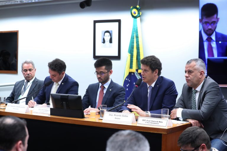 Comissão Parlamentar de Inquérito com a finalidade de investigar a atuação do grupo Movimento dos Trabalhadores Sem Terra (MST), do seu real propósito, assim como dos seus financiadores.