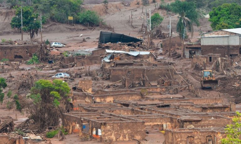 Mariana após rompimento de barragem