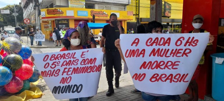 Direitos Humanos e minorias - mulheres - 8 de março - protesto pelos direitos das mulheres - A ação foi construída em conjunto com as mulheres da Frente Brasil Popular - violência contra a mulher