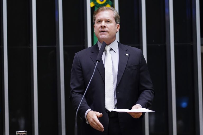 Deputado Marx Beltrão discursa na tribuna do Plenário