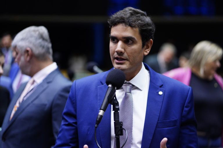 Deputado Rafael Prudente discursa em Plenário